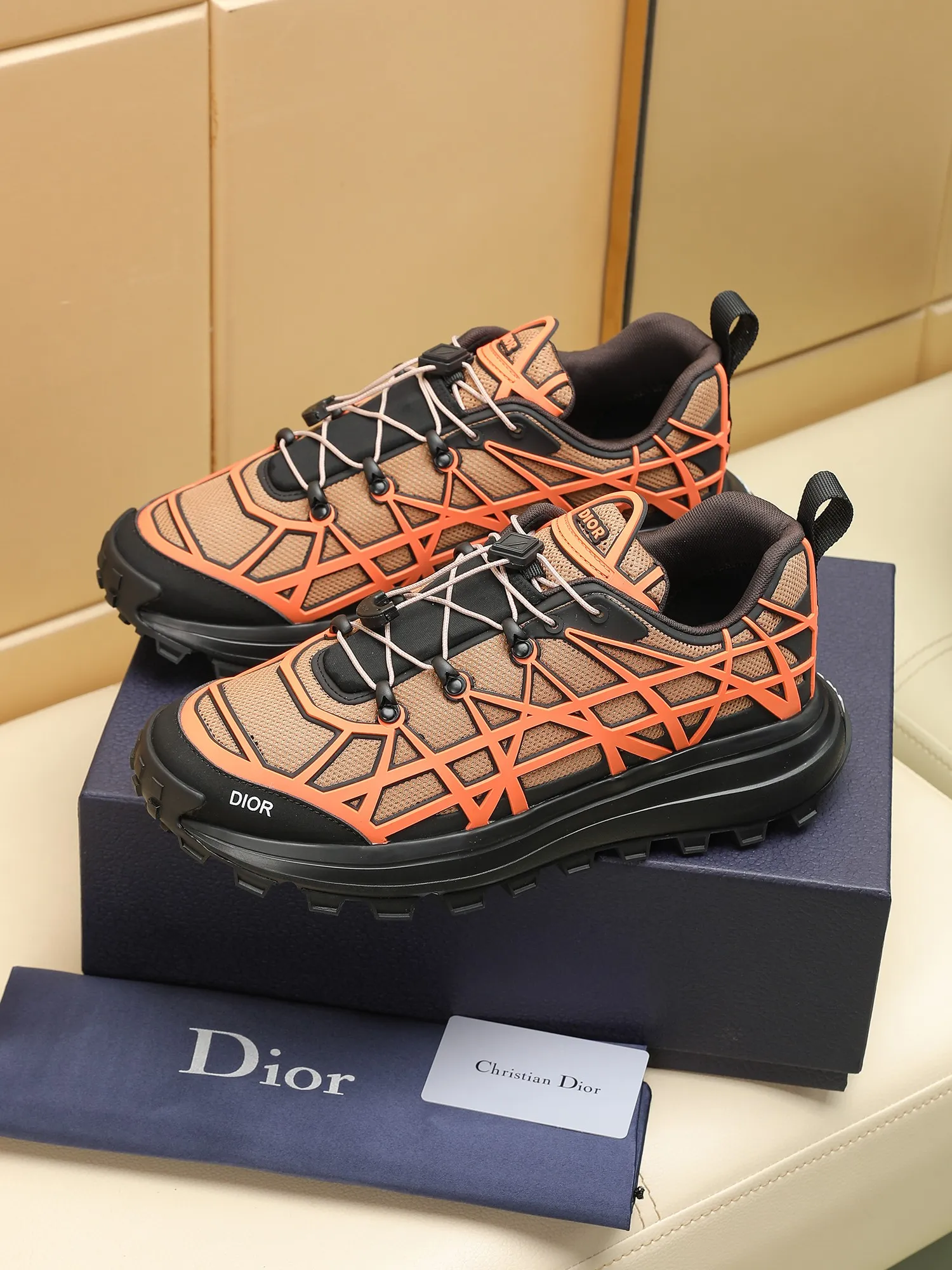 Men's Men's Shoes 💰520 [New Style] 🏍️🏍️Dior-B31 RUNNER sneakers highlight the fashionable silhouette, decorated with curved cannage pattern, reinterpreting classic patterns in a structural style, enriching Dior's 2023 summer men's wear series. Meticulously crafted using the advanced craftsmanship of hiking shoes, it blends outdoor culture with Dior heritage. Code number 38-45, multiple colors available, 38-44 (45 can be customized